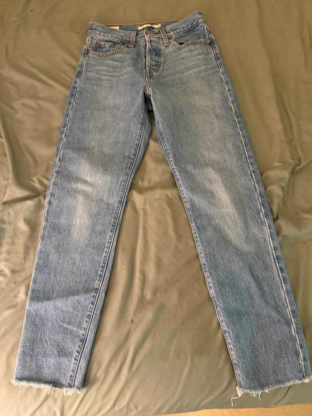 Levi's Premium Wedgie Straight Jeans Light Wash Raw Hem Size 25